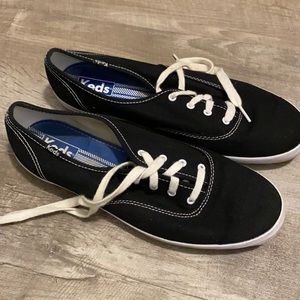 Women’s size 10 black keds sneakers